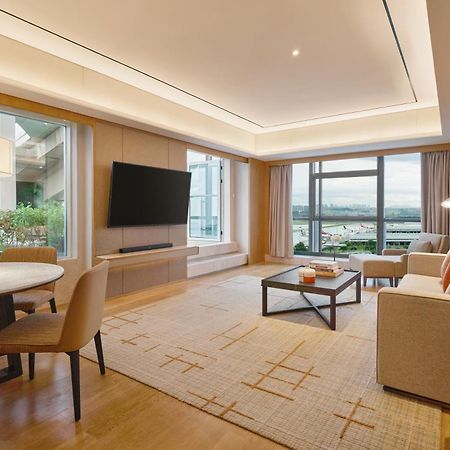 Отель Hyatt Regency Shenzhen Airport Экстерьер фото