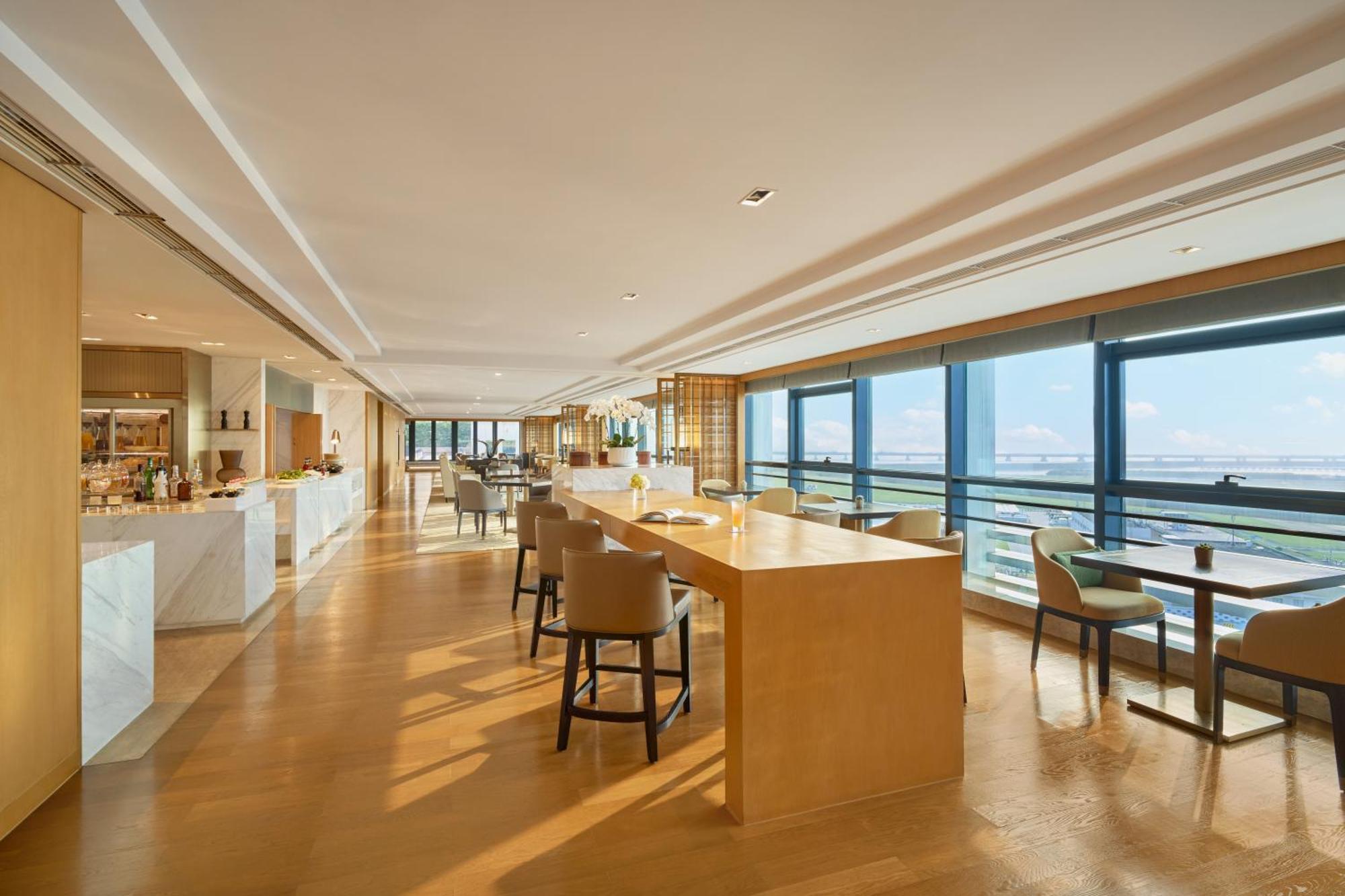 Отель Hyatt Regency Shenzhen Airport Экстерьер фото