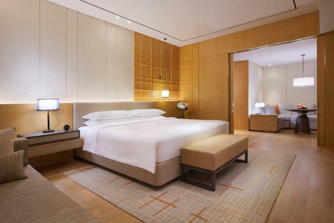 Отель Hyatt Regency Shenzhen Airport Экстерьер фото