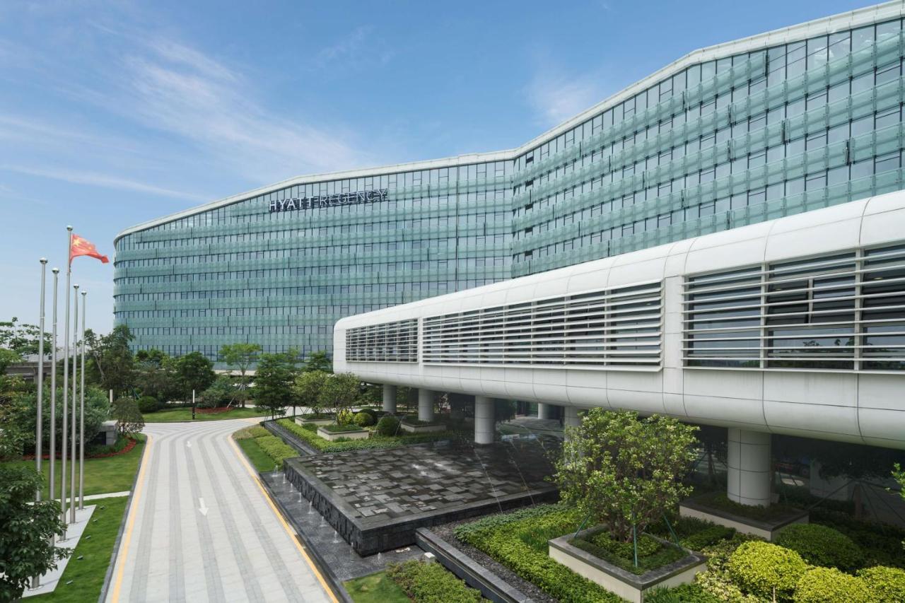 Отель Hyatt Regency Shenzhen Airport Экстерьер фото