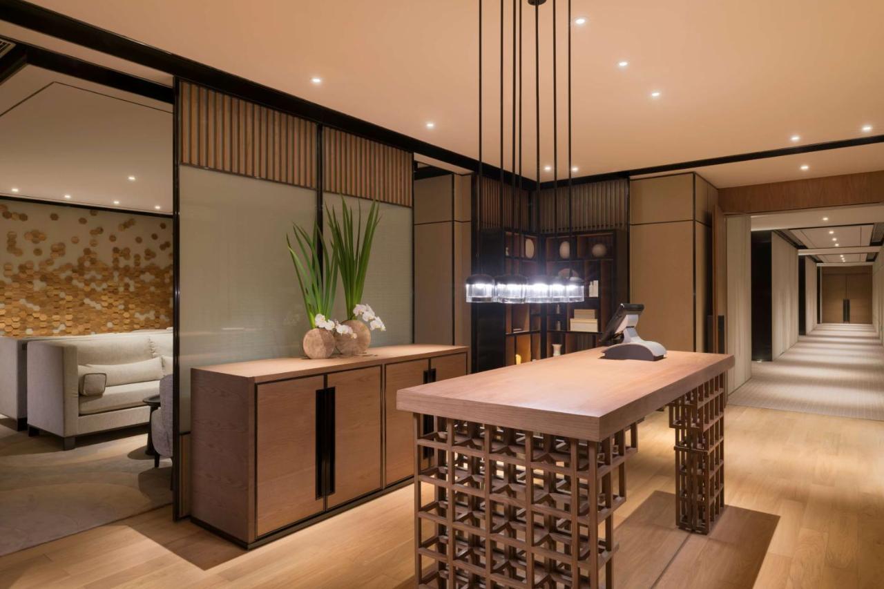 Отель Hyatt Regency Shenzhen Airport Экстерьер фото